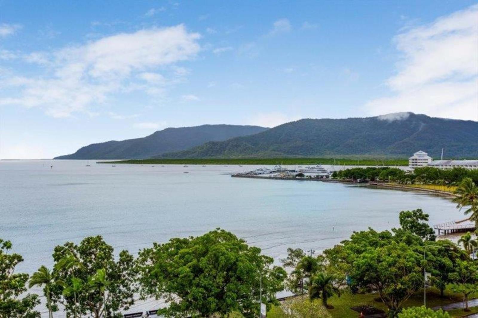 Cairns Ocean View Apartment In Aquarius Exterior photo